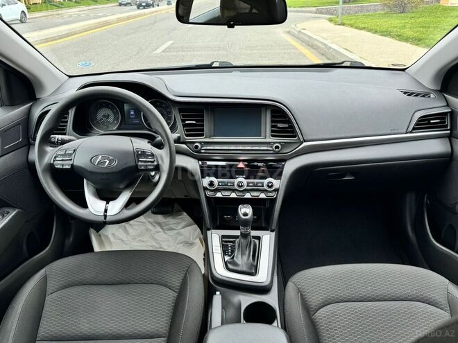 Hyundai Elantra-10