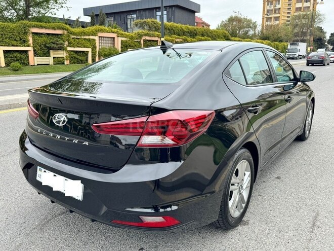 Hyundai Elantra-6