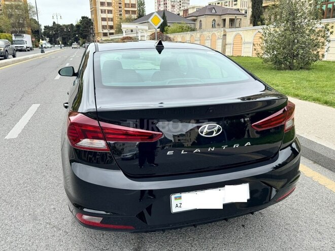 Hyundai Elantra-4