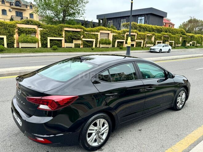 Hyundai Elantra-7