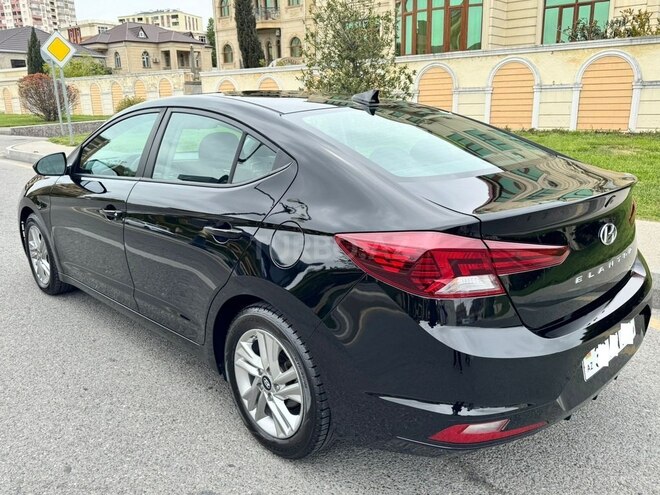 Hyundai Elantra-3