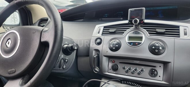 Renault Scenic-12