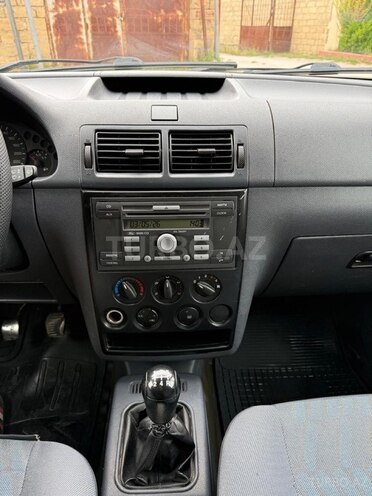 Ford Transit Connect-10