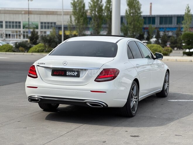 Mercedes E 220 d-4