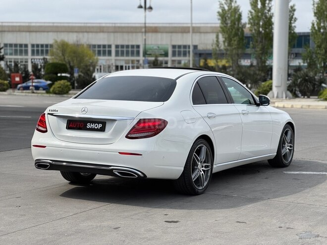 Mercedes E 220 d-3