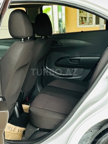 Chevrolet Aveo-13