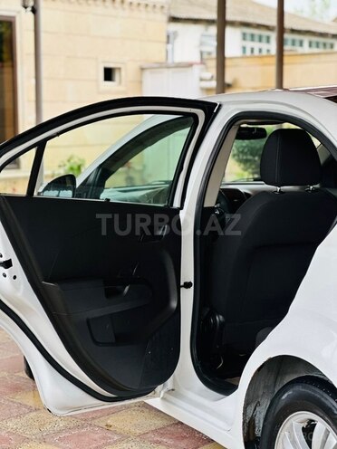 Chevrolet Aveo-10