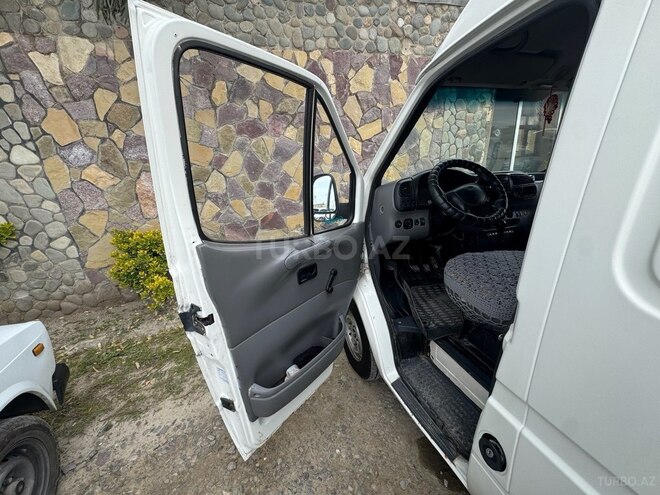 Ford Transit-6
