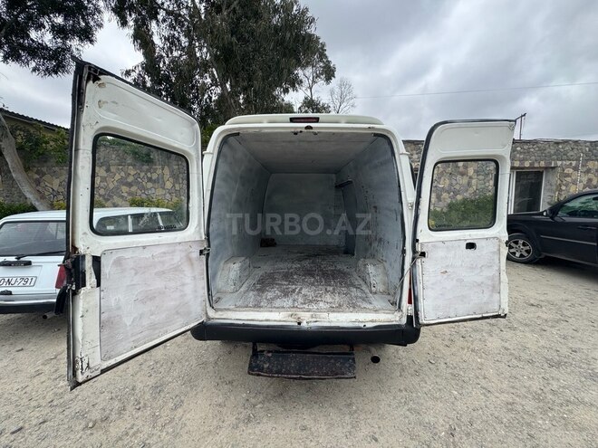 Ford Transit-4