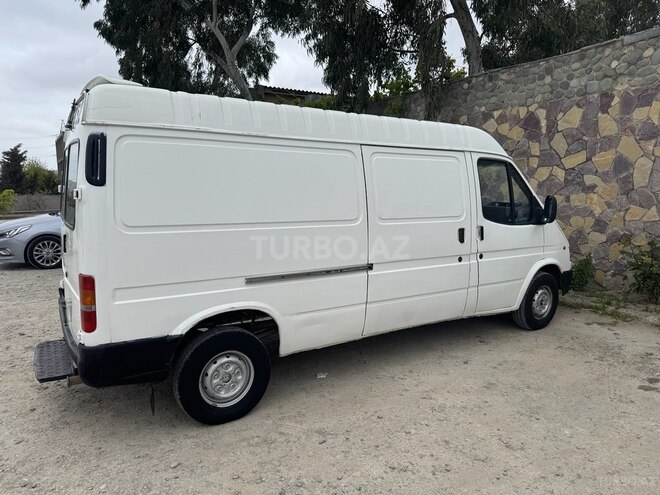 Ford Transit-9