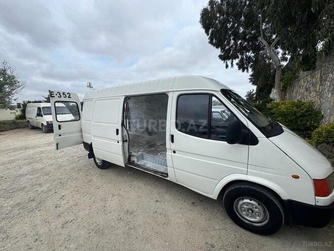 Ford Transit-3