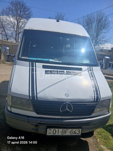Mercedes Sprinter 208-1