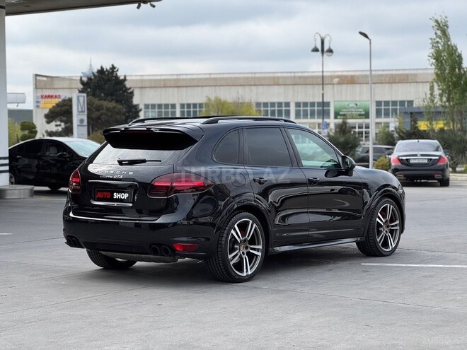 Porsche Cayenne GTS-4