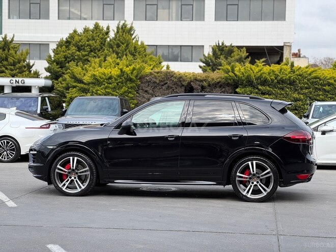 Porsche Cayenne GTS-13