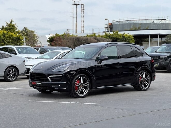 Porsche Cayenne GTS-16