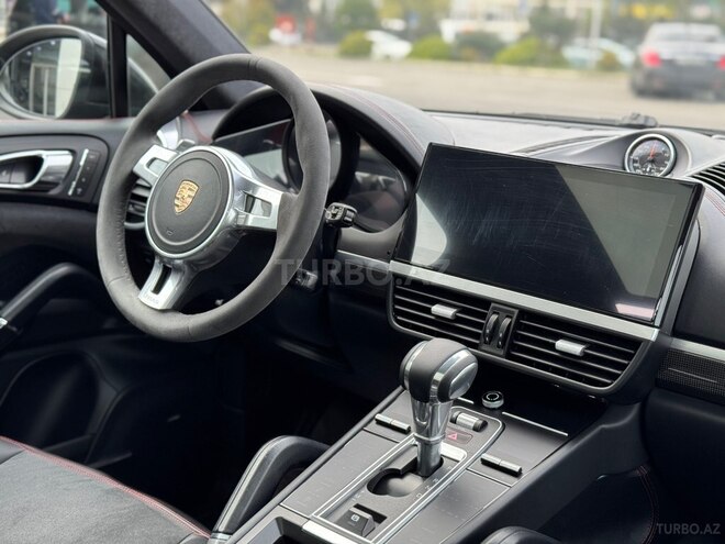 Porsche Cayenne GTS-22