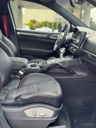 Porsche Cayenne GTS-23