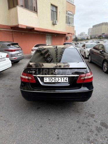 Mercedes E 220-2