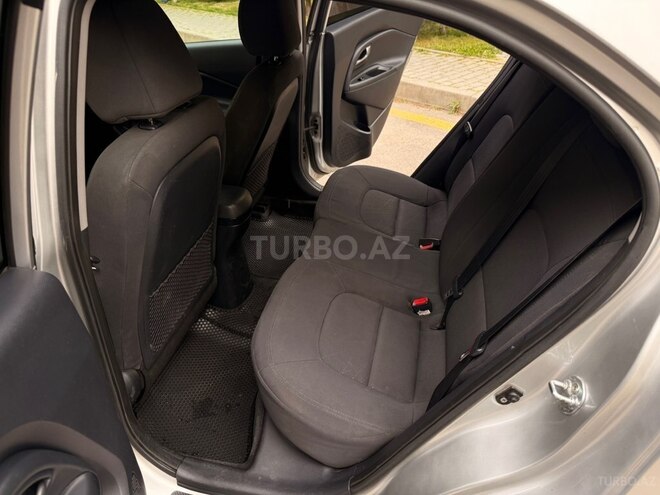 Kia Rio-13