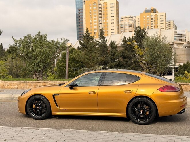 Porsche Panamera-6