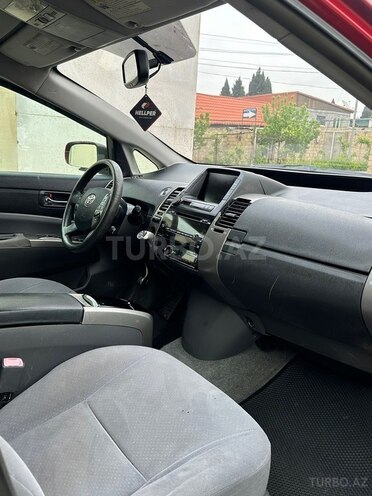 Toyota Prius-12