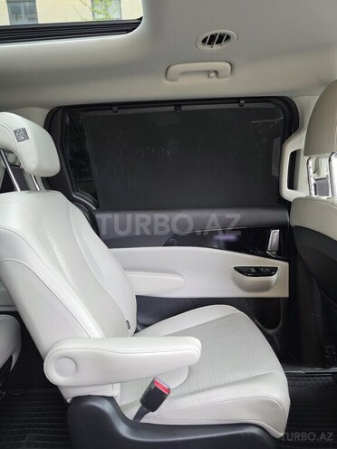 Kia Carnival-12