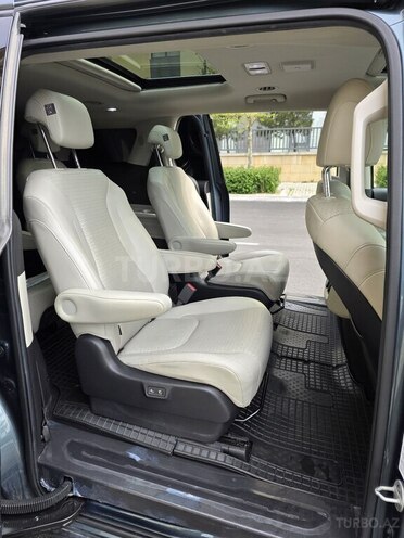 Kia Carnival-13