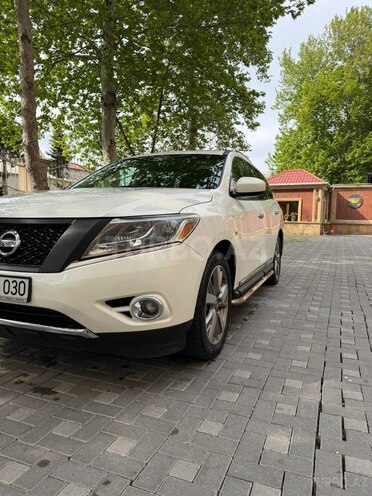 Nissan Pathfinder-1