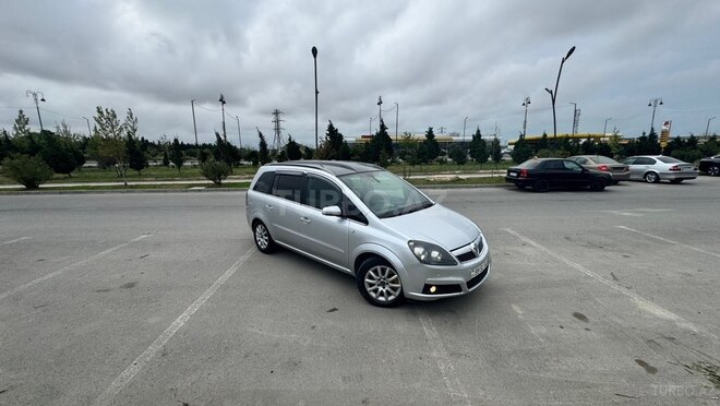 Opel Zafira-5