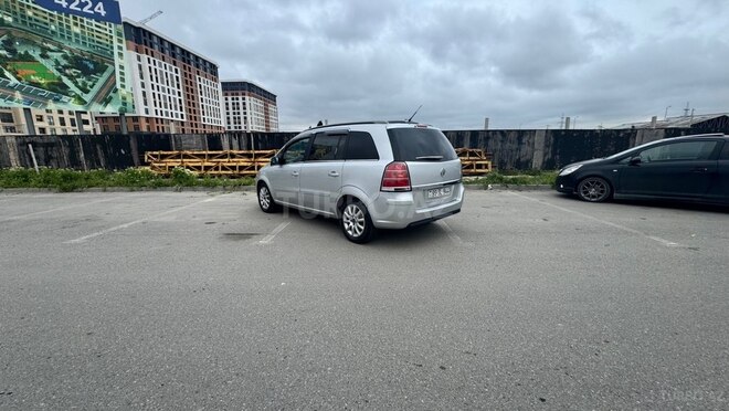 Opel Zafira-8