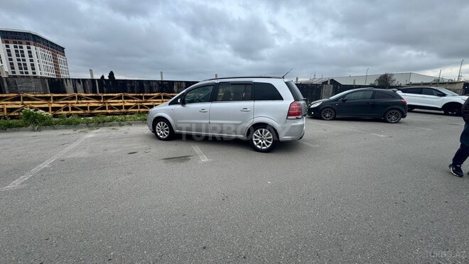 Opel Zafira-10