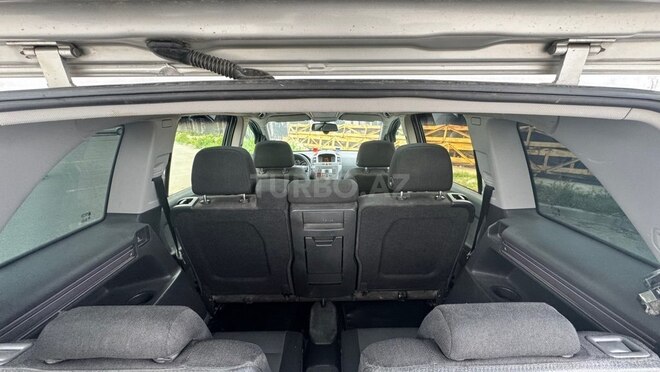 Opel Zafira-12
