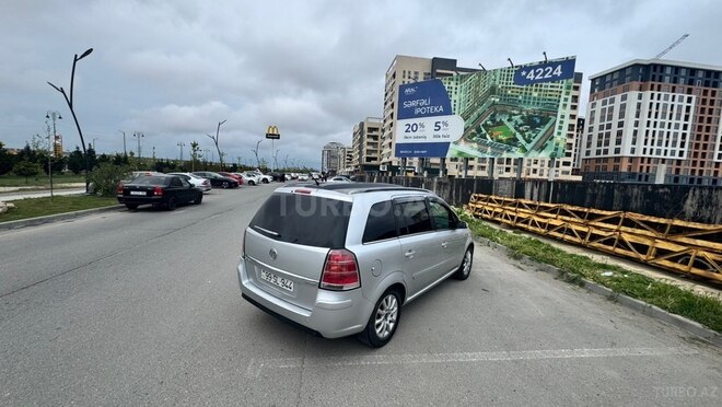 Opel Zafira-11