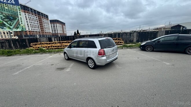 Opel Zafira-9