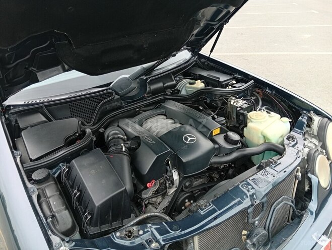 Mercedes E 240-5