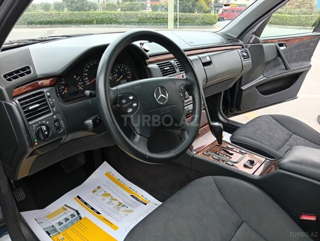 Mercedes E 240-10