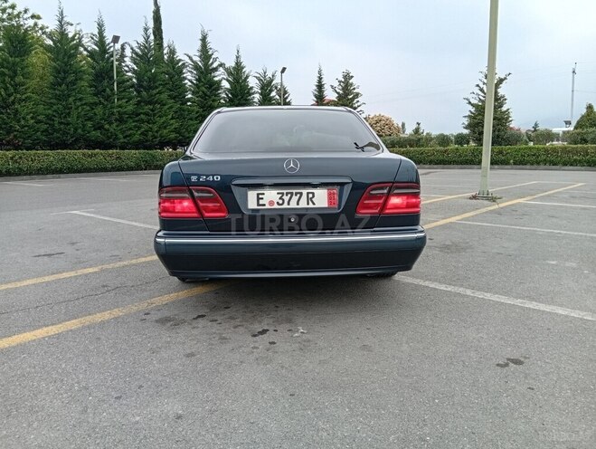 Mercedes E 240-8