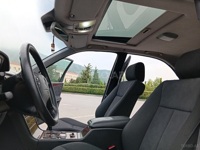 Mercedes E 240-11