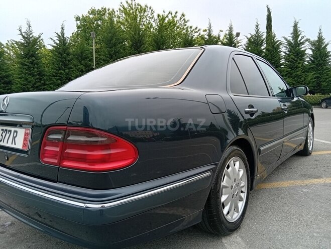 Mercedes E 240-13