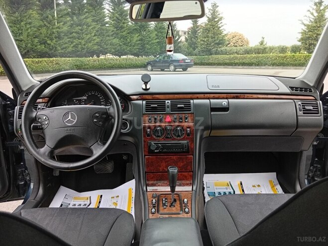 Mercedes E 240-14
