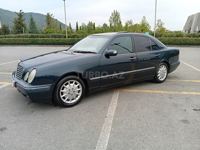 Mercedes E 240-17
