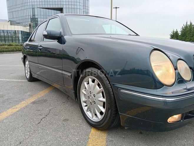 Mercedes E 240-19