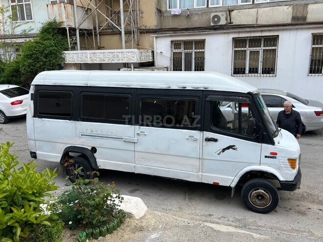 Mercedes 410 D-5