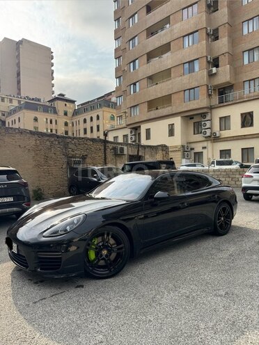Porsche Panamera GTS-3