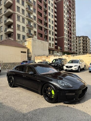 Porsche Panamera GTS-1