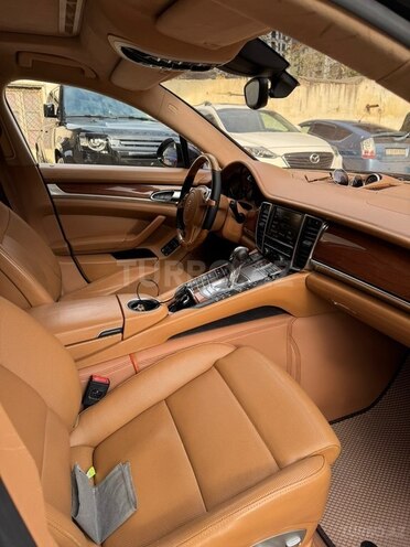 Porsche Panamera GTS-10