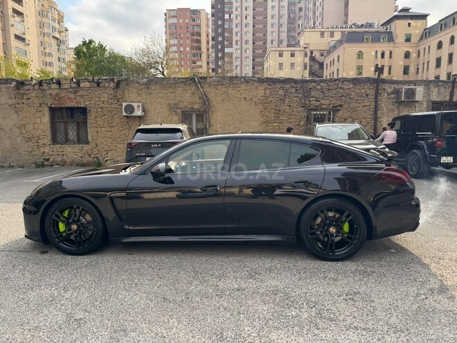 Porsche Panamera GTS-6