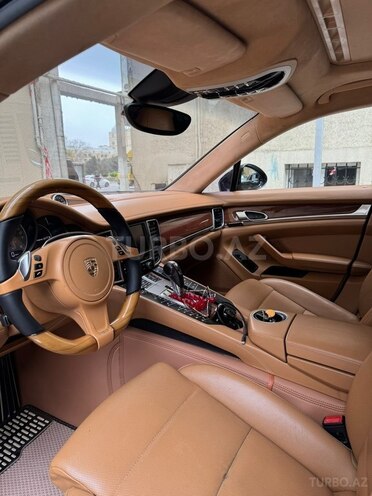 Porsche Panamera GTS-7