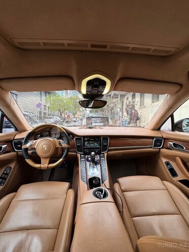 Porsche Panamera GTS-12