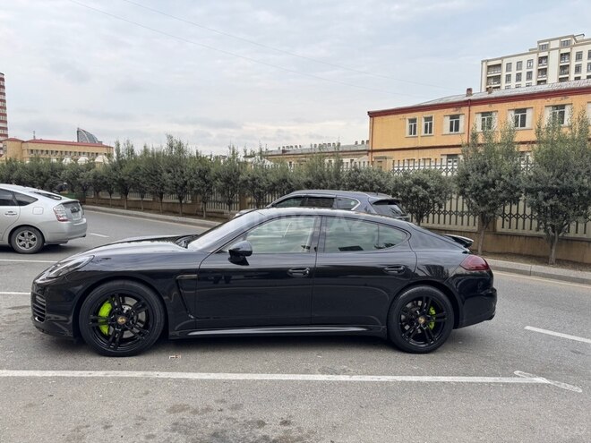Porsche Panamera GTS-15